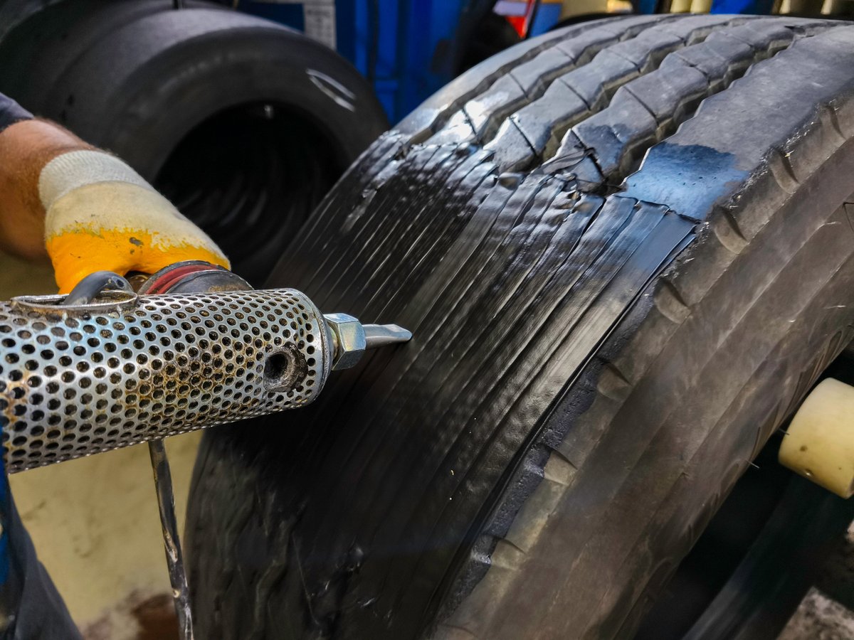 Pneus de caminhão preparados para reparo